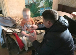 В Воронежской области раздетого 2-летнего малыша спас офицер Росгвардии