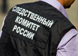 Труп пенсионера нашли под окнами больницы в Воронеже