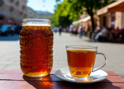 Воронежцы отказались от алкоголя и газировки ради кваса и чая летом