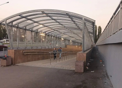 «Все заплёвано окурками»: Остужевский переход превратили в пепельницу в Воронеже