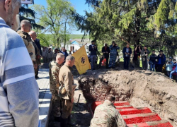 Останки 90 красноармейцев торжественно перезахоронили в Воронежской области