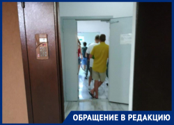По 20 минут ждут лифт жители 25-этажки в Воронеже