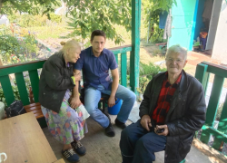 Скромный сосед ломом спас жизнь пожилой паре под Воронежем