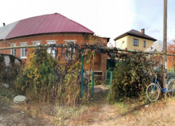 Следователи показали фото дома, где воронежец зарезал сына 