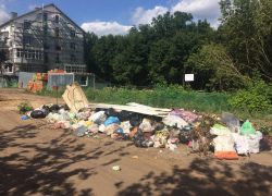 Из-за возведения многоэтажки около Центрального парка Воронежа возникла стихийная свалка