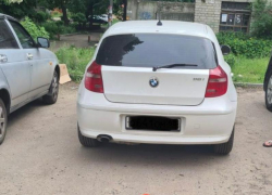 Женщина на BMW сбила ребенка во дворе дома в Воронеже 
