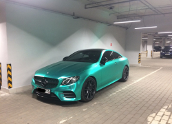 Mercedes-Benz роскошного цвета сняли в Воронеже