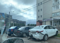 Последствия ДТП с пятью иномарками показали на фото в Воронеже