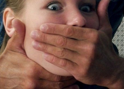 В Воронеже рецидивист пытался изнасиловать 16-летнюю девушку