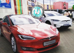 Скопление автомобилей Tesla украсило дорогу в Воронеже 