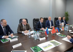 Законодатели содружества «Донбасс» познакомились с лучшими практиками развития села в Воронежской области