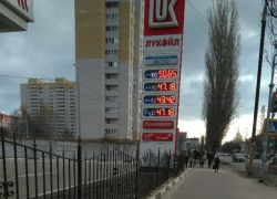 Об утреннем увеличении цен на бензин сообщили воронежцы 