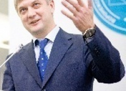 Александр Гусев стал беднее, его супруга  - богаче