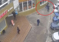 Жуткое избиение до потери сознания сняла камера в центре Воронежа