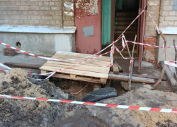 В дремучее воронежское болото превратился двор на Карла Либкнехта из-за фонтанчика