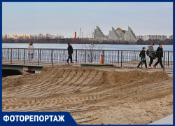 Как выглядит неопрятная Петровская набережная, потребовавшая дополнительные 230 млн 