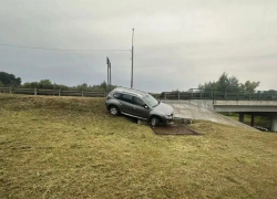 Пенсионер скончался после опрокидывания его Nissan на трассе под Воронежем
