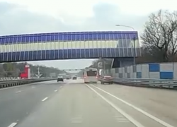 Чей косяк? Дорожная загадка разделила водителей на два лагеря в Воронеже