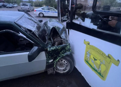 Два человека пострадали в ДТП с участием автобуса в Воронеже 