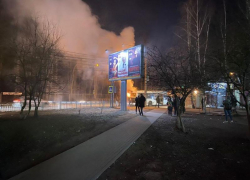 На остановке в Воронеже загорелся автобус 