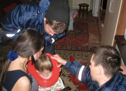 Девочка застряла головой в сиденье унитаза в Воронеже 