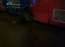 В Воронеже опубликовали страшное фото раздавленной автобусом женщины