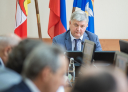 Гусеву пришлось ещё раз наградить скандального воронежского вице-губернатора 