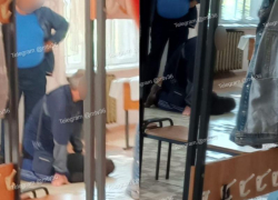 Подростка, устроившего налет с ножами и молотком на школу, осудили за терроризм в Воронежской области