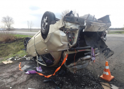 Перевернувшуюся на воронежской трассе иномарку показали полицейские 
