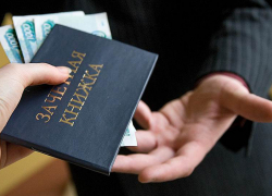 Преподаватель воронежского университета брал взятки деньгами и шуруповертом