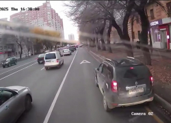 Пофигизм водителей легковушек наглядно показали в Воронеже