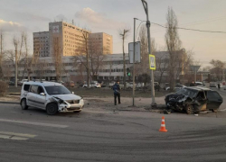 Два водителя и 11-летний школьник попали в больницу после ДТП в Воронеже