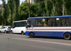 Автобус №90 сбил 16-летнюю девушку на остановке в Воронеже