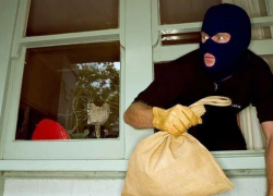 Воронежские полицейские поймали серийного «форточника» 