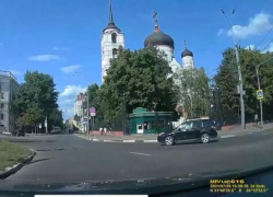 Пристыдивший воронежского гонщика автолюбитель сам оказался под шквалом критики