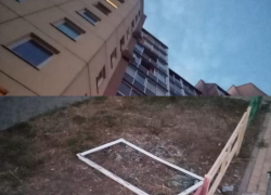 Пикирующие окна на Ломоносова не на шутку напугали жительницу Воронежа 