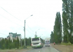 Водитель автобуса едва не угробил себя и пассажиров в Воронеже