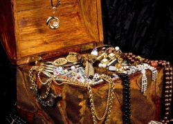 Под Воронежем мать первоклассницы стащила у ее учительницы драгоценности