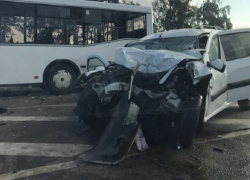 Опубликованы снимки страшного ДТП с автобусом и легковушками в Воронеже