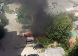 В Коминтерновском районе Воронежа полыхал автомобиль