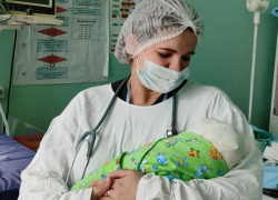 Воронежские врачи спасли попавшую в ДТП беременную и помогли ей родить малыша