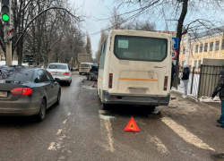 ДТП с пассажирским микроавтобусом: стало известно, что парализовало улицу Ломоносова в Воронеже 