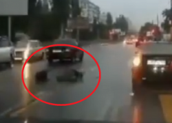 «Приора» сбила мужчину на переходе и попала на видео в Воронеже