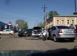 Пять человек пострадали в массовом ДТП с участием воронежского полицейского