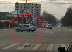 В Воронеже сняли на видео экипаж ДПС, грубо нарушивший ПДД