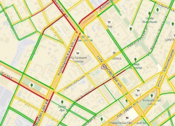 Центр Воронежа встал в пробке из-за ДТП с автобусом №90