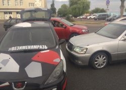 Машина с оскорбительной надписью попала в ДТП в Воронеже