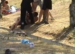 Рыбаки и бывшие заключенные устроили массовую драку на пляже в Воронеже