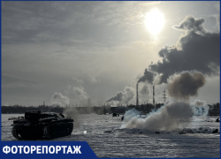 Грохот орудий на Петровской набережной: в Воронеже масштабной реконструкцией отметили 83-ю годовщину освобождения города