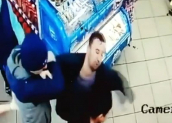 Опубликовано видео драки покупателей в супермаркете в Воронеже